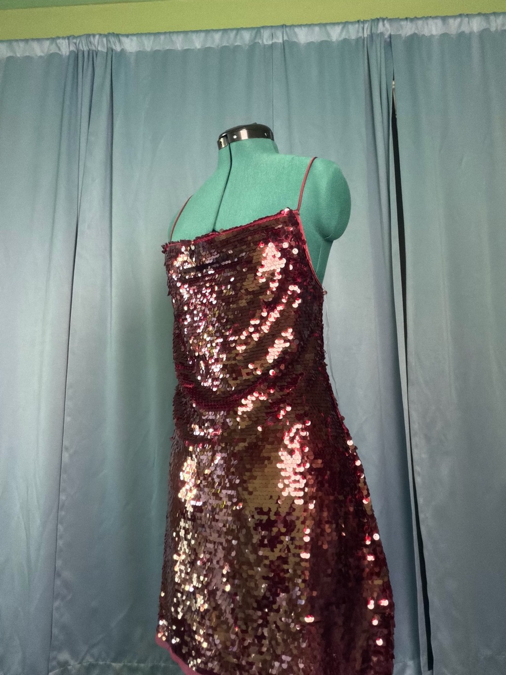 Burgundy short coctel dress
